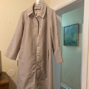 Elegant Women's Beige Trench Coat